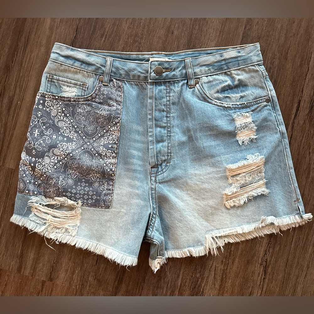 Easel Denim Distressed Navy Bandana Patchwork Cut Off Shorts. NWT. Size M